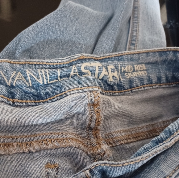 4/$40 Faded, Ripped & Patched Jeans - Size 7 (Junior) - Picture 9 of 10